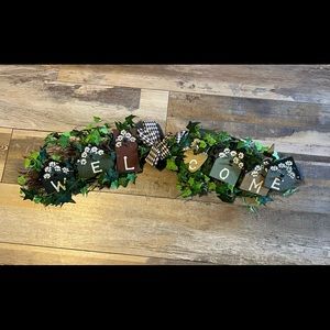 Birdhouse Welcome Swag With Ivy and a Gingham Bow